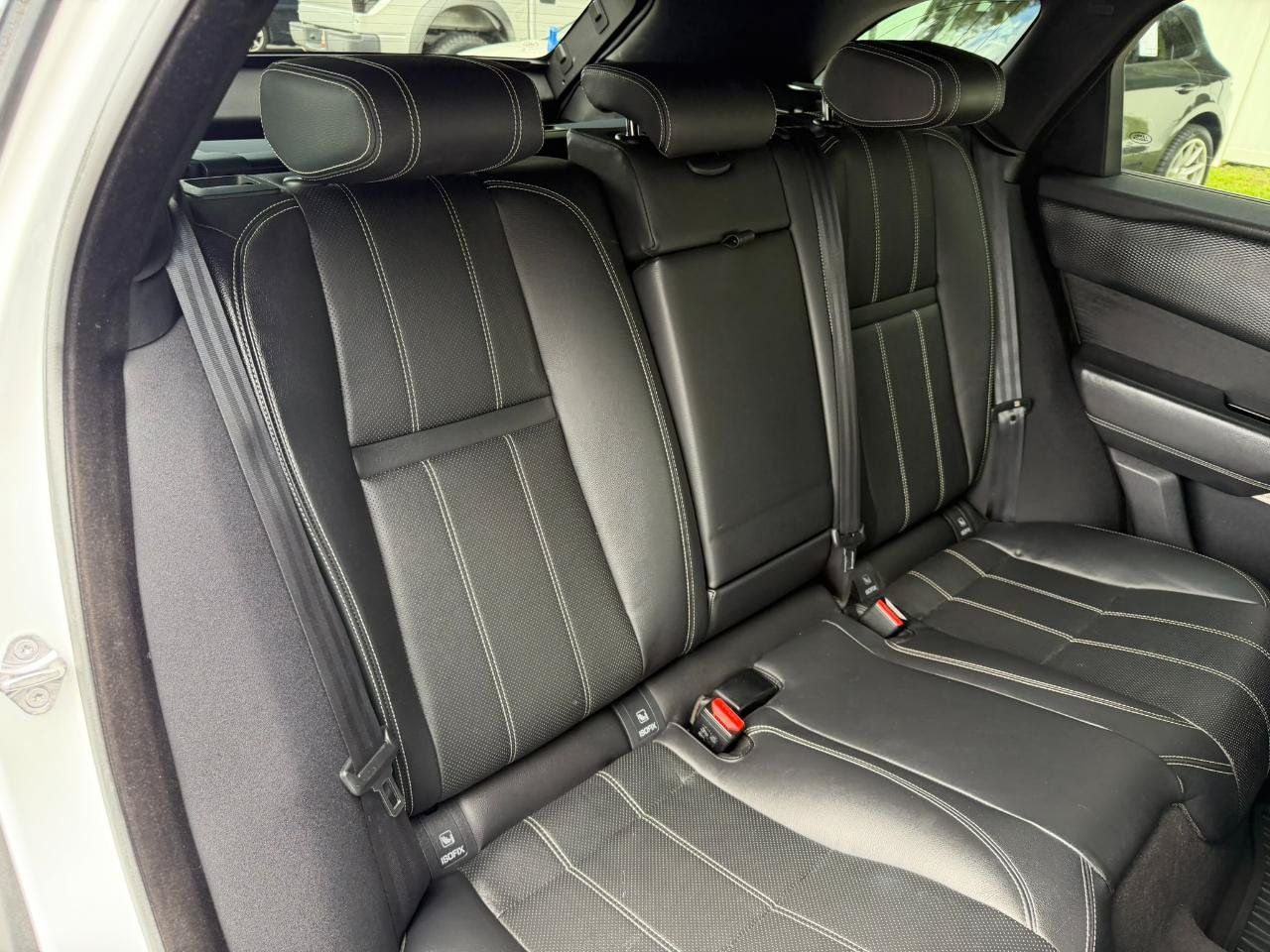 Used 2018 Land Rover Range Rover Velar R-Dynamic SE AWD/4WD image 44