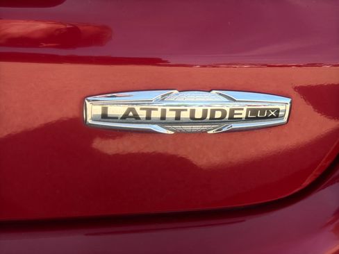 Used 2023 Jeep Compass Latitude AWD/4WD image 35