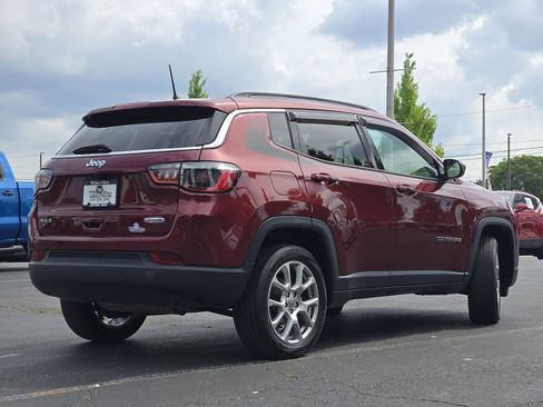 Used 2022 Jeep Compass Latitude w/ Mopar Graphics Package AWD/4WD image 17