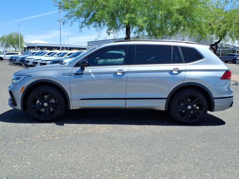 Certified 2024 Volkswagen Tiguan SE R-Line FWD image 4