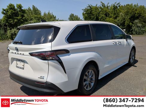 Certified 2024 Toyota Sienna XLE AWD/4WD image 3