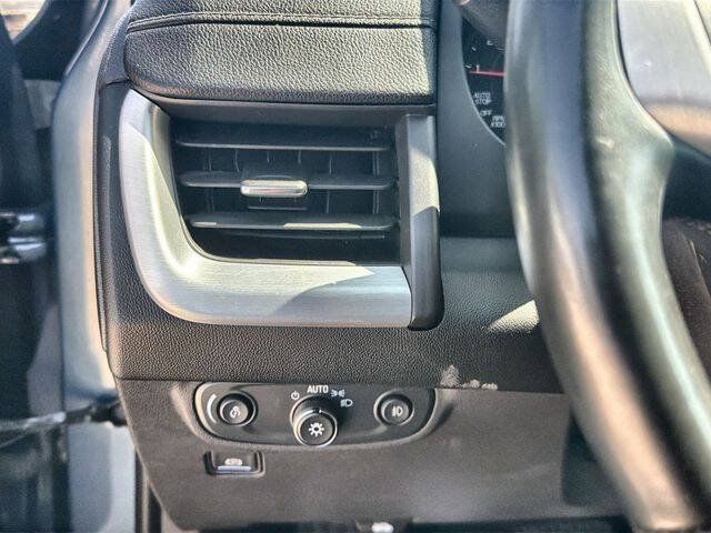 Used 2024 GMC Terrain SLT AWD/4WD image 17