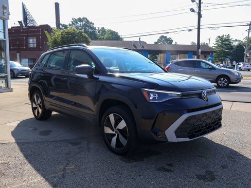 Used 2025 Volkswagen Taos S AWD/4WD image 7