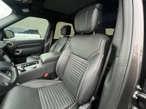 Certified 2024 Land Rover Discovery Metropolitan Edition image 15