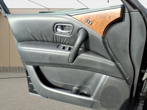 Used 2023 Nissan Armada SL w/ Captain's Chairs Package image 26