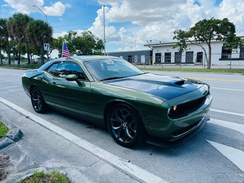 Used 2019 Dodge Challenger R/T RWD image 8