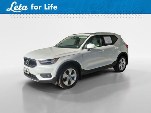 Used 2022 Volvo XC40 T5 Momentum AWD/4WD image 1