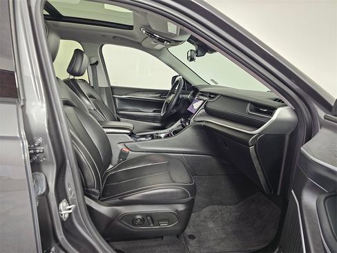 Used 2022 Jeep Grand Cherokee Limited image 12