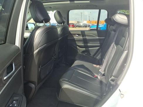 Certified 2024 Jeep Grand Cherokee Limited w/ Black Appearance Package AWD/4WD image 14