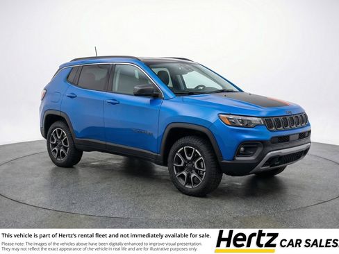 Used 2025 Jeep Compass Trailhawk image 1