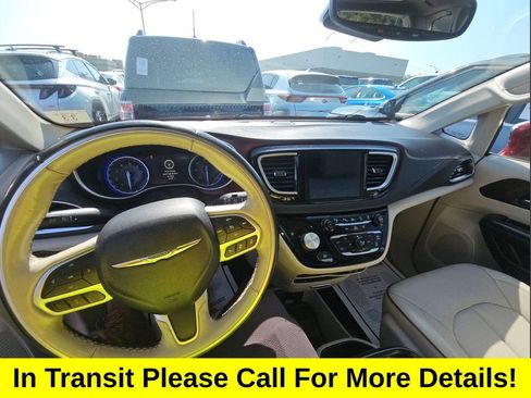 Used 2019 Chrysler Pacifica Limited w/ Advanced Safetytec Group FWD image 7
