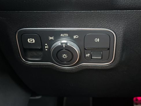 Certified 2023 Mercedes-Benz GLB 250 image 31