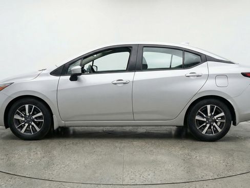 Used 2025 Nissan Versa SV image 5