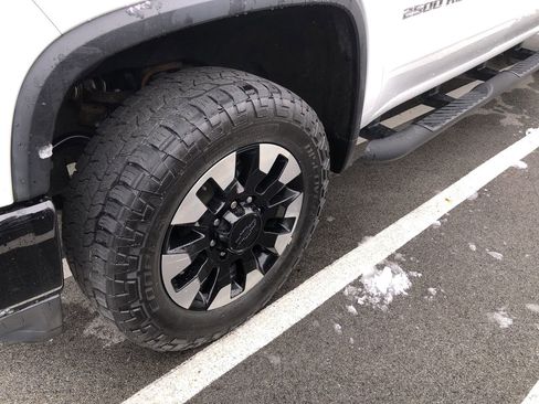 Used 2020 Chevrolet Silverado 2500 Custom w/ Custom Value Package image 2