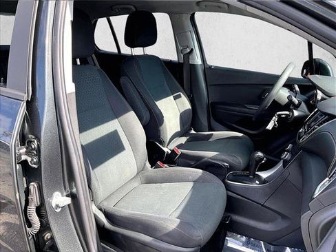 Used 2020 Chevrolet Trax LS FWD image 9