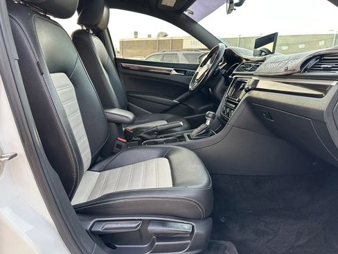 Used 2018 Volkswagen Passat GT image 17