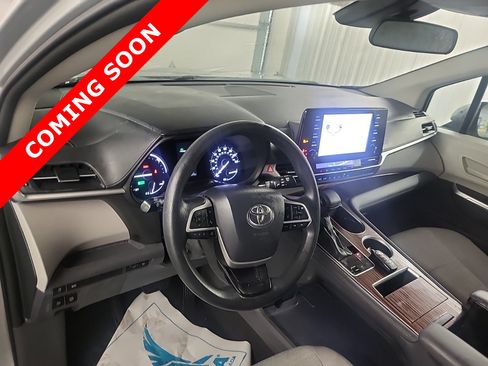 Used 2021 Toyota Sienna LE FWD image 6