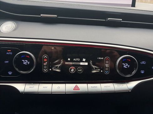 Certified 2024 Genesis GV70 2.5T w/ Sport Prestige Package image 11