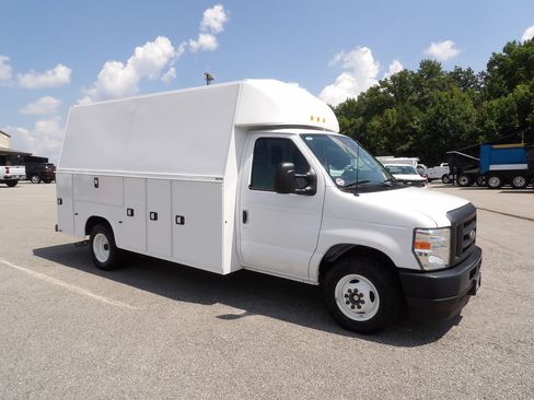 Used 2024 Ford E-350 and Econoline 350 Super Duty w/ Driver's Safety Package RWD image 10