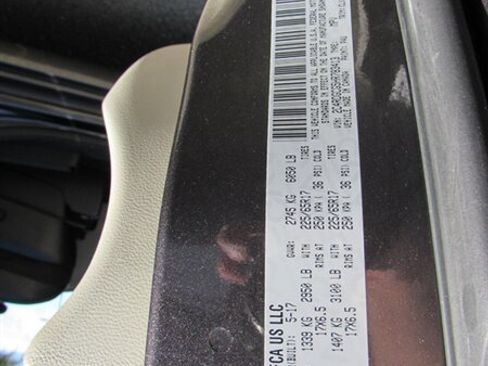 Used 2017 Dodge Grand Caravan SXT FWD image 37