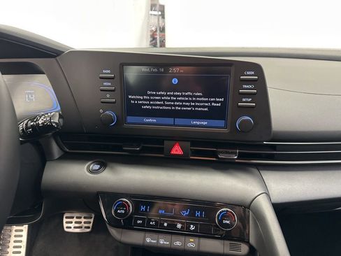 Used 2025 Hyundai Elantra Sport image 16