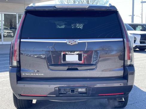 Used 2017 Cadillac Escalade Platinum image 3