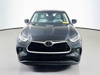 Used 2022 Toyota Highlander LE video 2