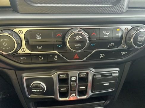 Used 2019 Jeep Wrangler Unlimited Sahara AWD/4WD image 25