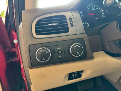 Used 2013 Chevrolet Suburban LT image 13