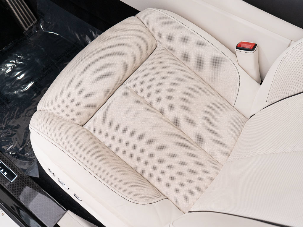 Certified 2022 Rolls-Royce Cullinan Black Badge w/ Dark Exterior Package AWD/4WD image 20