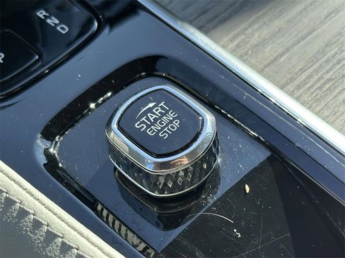 Used 2024 Volvo XC90 T8 Plus image 8