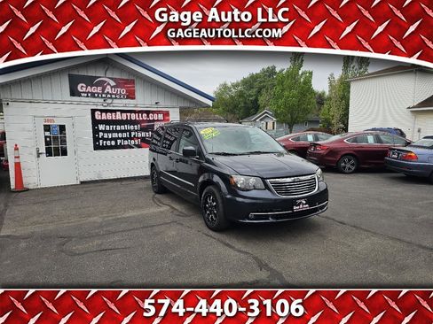 Used 2014 Chrysler Town & Country Touring FWD image 1