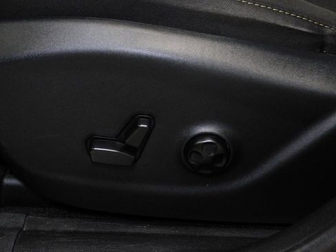 Used 2017 Jeep Cherokee Latitude w/ Comfort & Convenience Group image 32