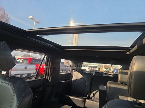 Used 2023 Ford Expedition Platinum image 18