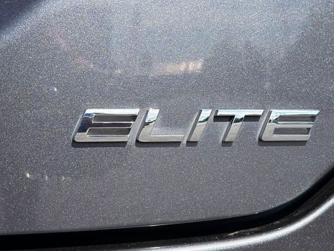 Used 2025 Honda Pilot Elite image 12