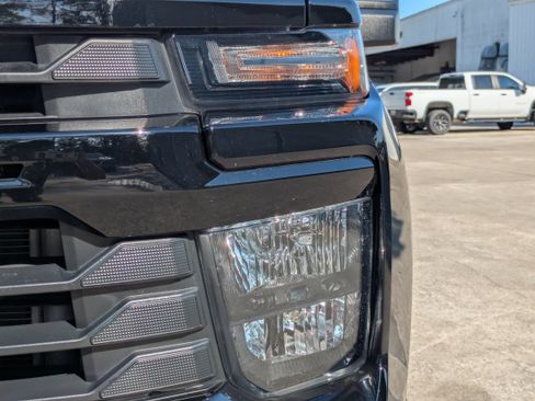 Used 2024 Chevrolet Silverado 2500 Custom w/ Custom Value Package image 30