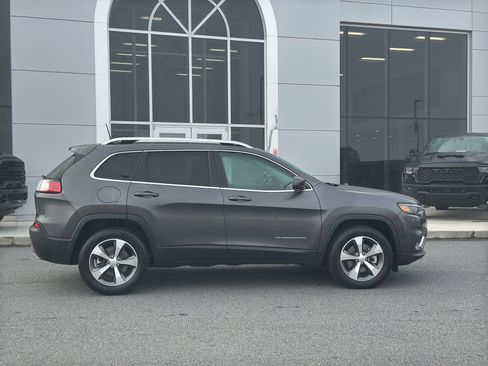 Used 2021 Jeep Cherokee Limited image 5