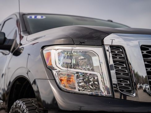 Used 2018 Nissan Titan SV w/ SV Convenience Package image 10
