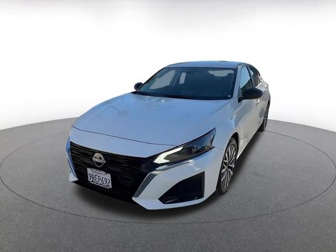 Used 2025 Nissan Altima 2.5 SV image 7