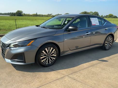 Used 2024 Nissan Altima 2.5 SV image 5