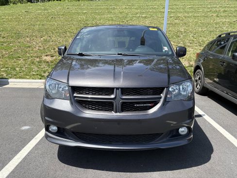 Used 2019 Dodge Grand Caravan GT FWD image 2