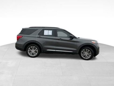 Used 2020 Ford Explorer XLT w/ Equipment Group 202A image 8