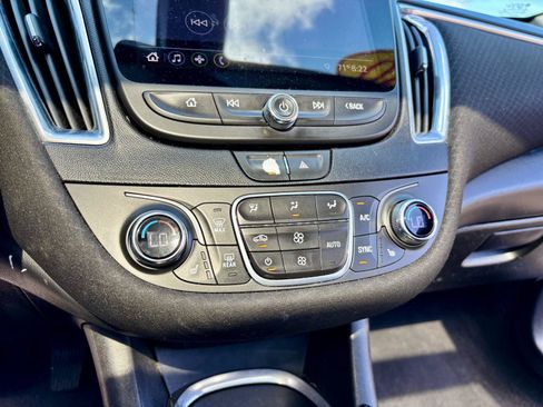 Used 2020 Chevrolet Malibu LT FWD image 31