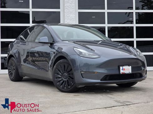 Used 2023 Tesla Model Y Long Range AWD/4WD image 1
