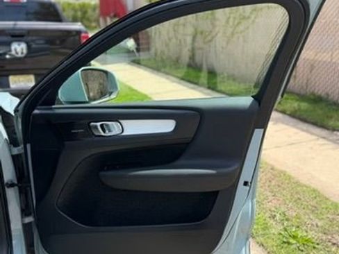 Used 2019 Volvo XC40 T5 Momentum AWD/4WD image 29