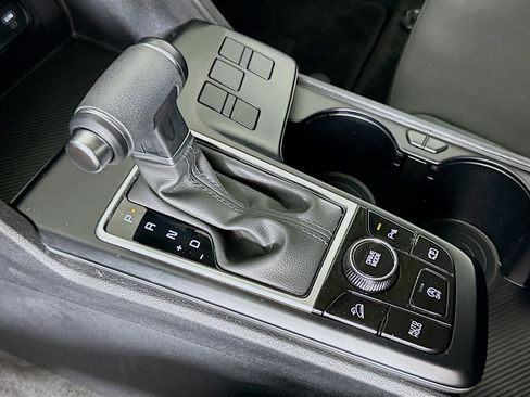 Used 2025 Kia Sportage LX FWD image 23