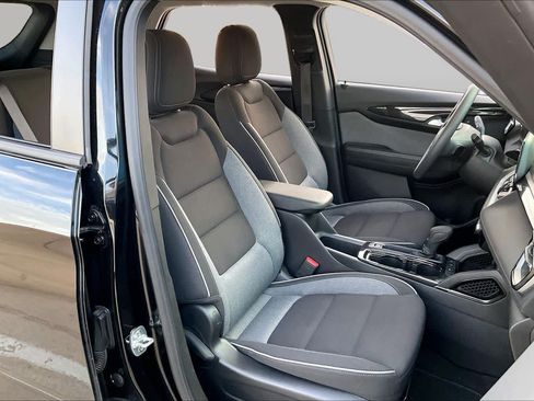 Used 2025 Chevrolet TrailBlazer LT FWD image 9