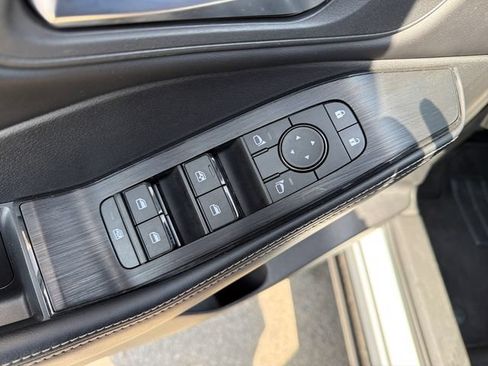 Used 2024 Nissan Rogue SV w/ SV Premium Package AWD/4WD image 18