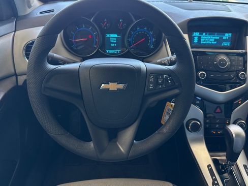 Used 2016 Chevrolet Cruze LS FWD image 14