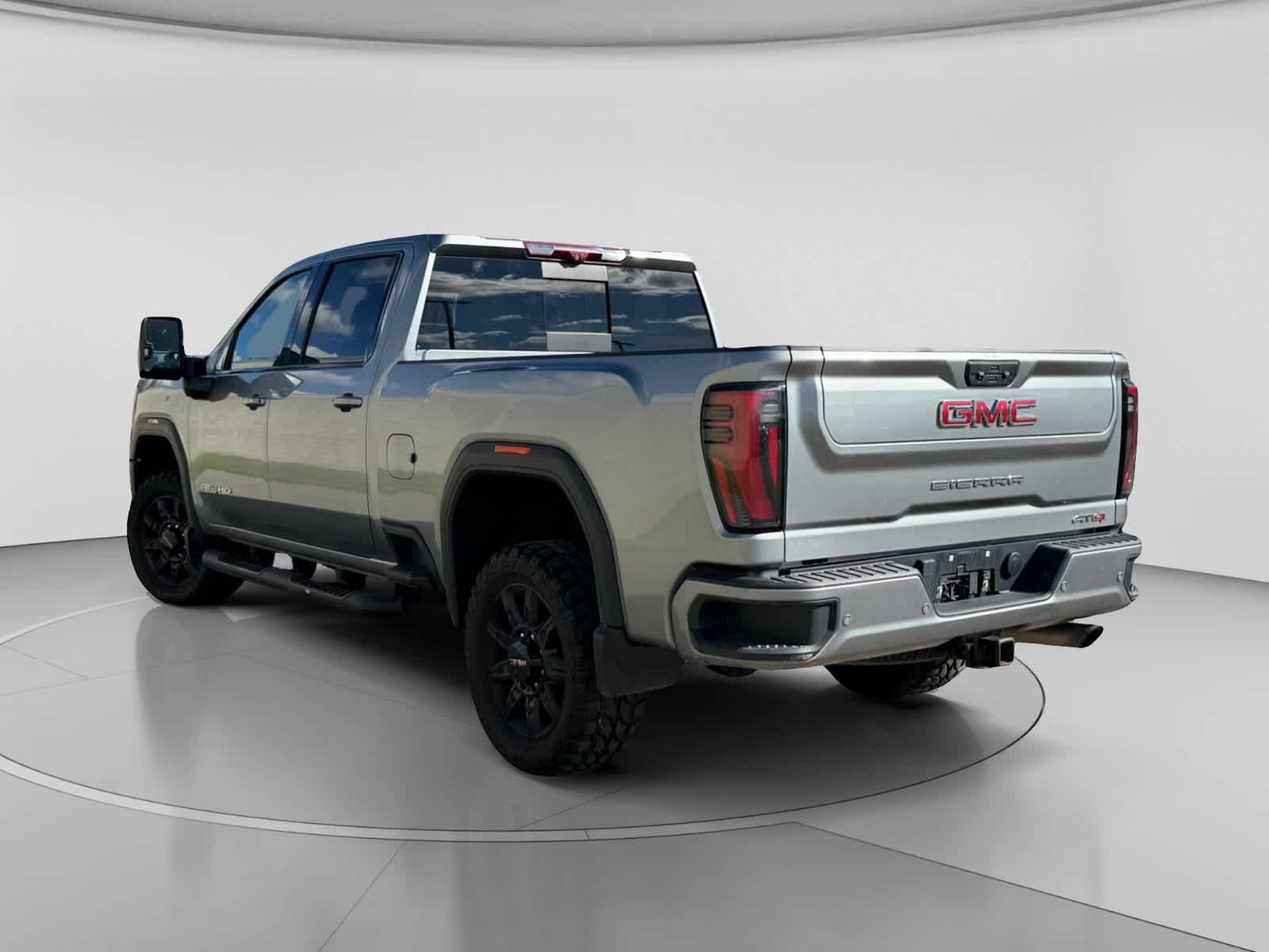 Used 2024 GMC Sierra 2500 AT4 w/ Technology Package AWD/4WD image 8